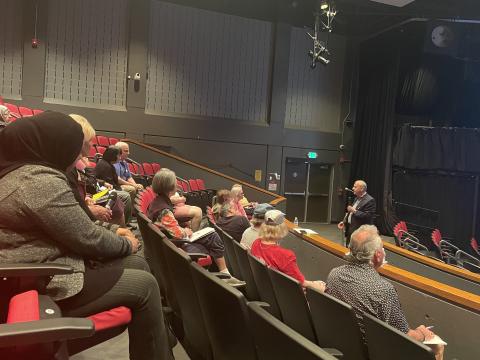 Dr Hoke answering questions 